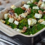 Brokkoli mit Feta und Walnüssen
