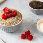 Mohn-Porridge mit Kokos gesund