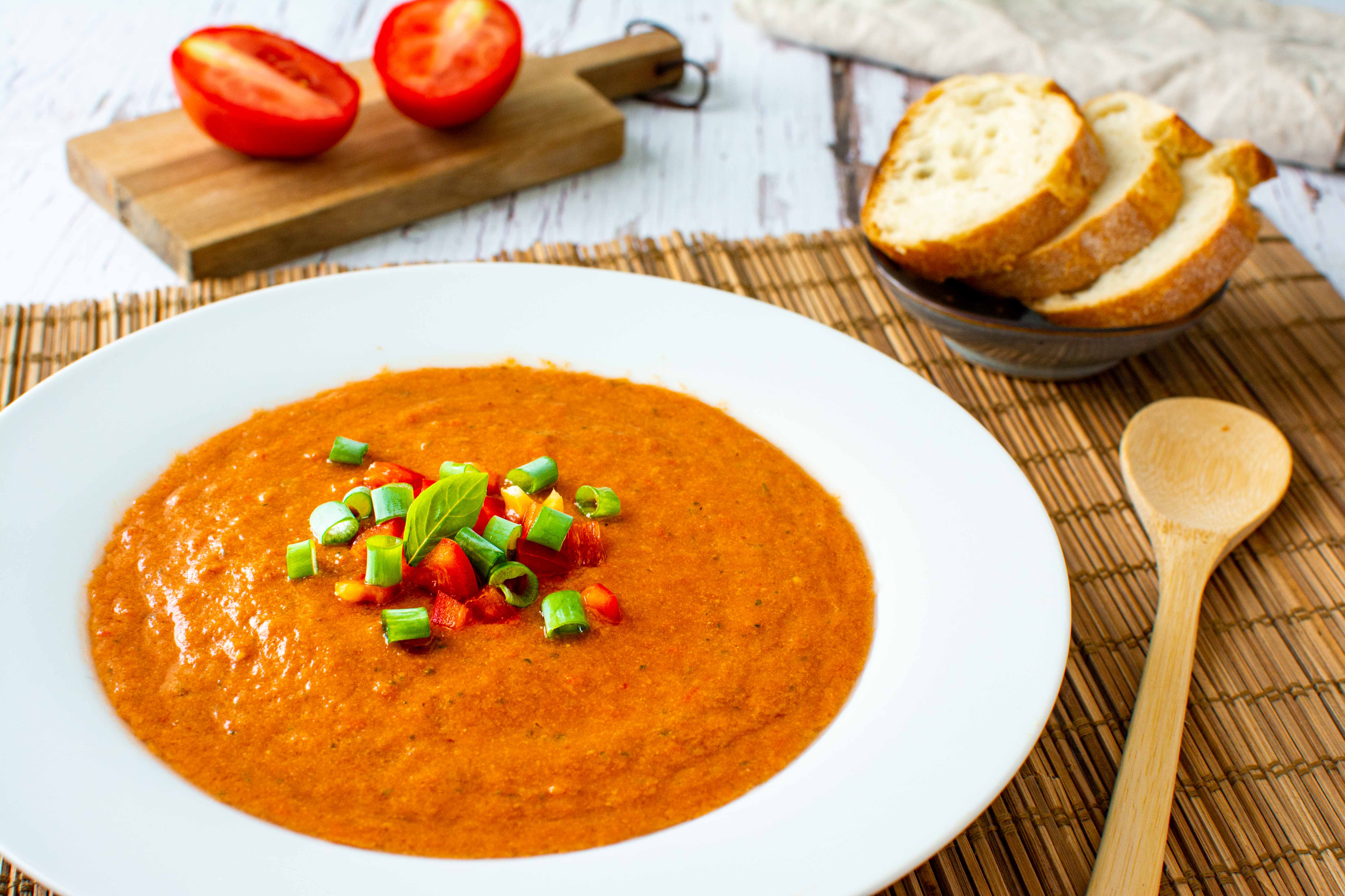 Kalte Tomaten-Paprika-Suppe - erfrischend lecker | Dinkel &amp; Beeren