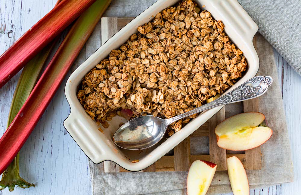 Rhabarber-Apfel-Crumble gesund vegan