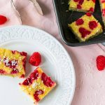 Grieß-Kokos-Schnitten mit Himbeeren gesund