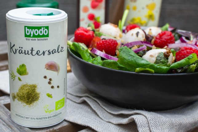 Sommerlicher Salat mit Himbeeren und Byodo