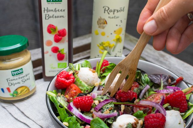 Sommerlicher Salat mit Himbeeren und Byodo