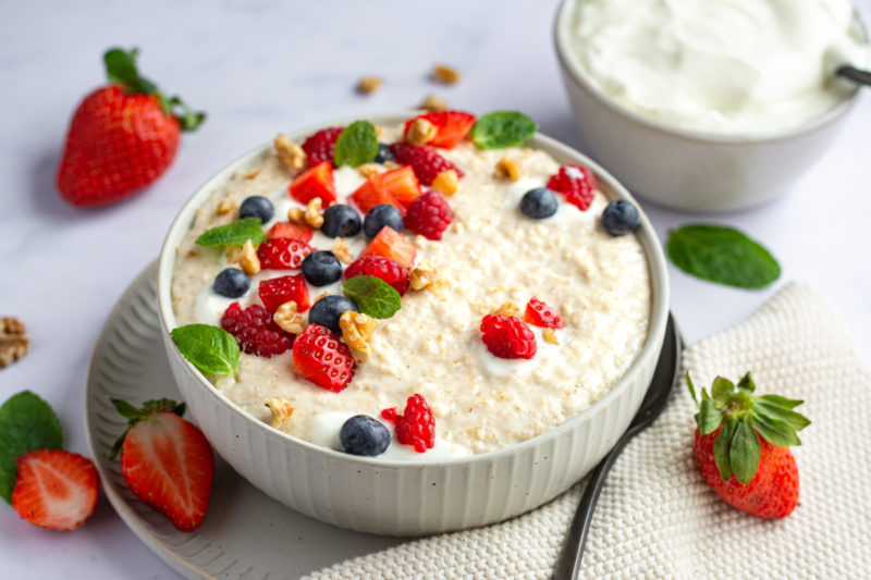 JoghurtPorridge cremiges und gesundes Frühstück