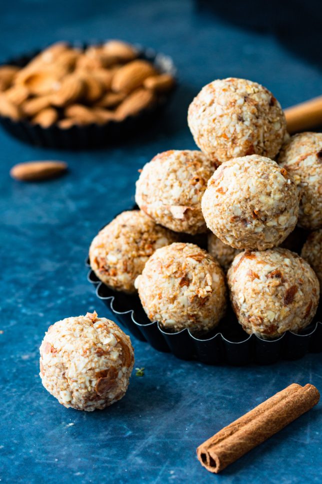 Weihnachtliche Energy Balls Mandeln Zimt vegan glutenfrei gesund Weihnachtliche Energy Balls Mandeln Zimt vegan glutenfrei gesund