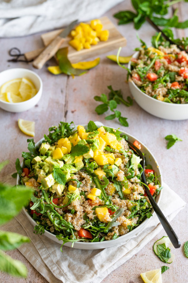 Quinoa-Salat mit Avocado und Mango | fruchtig lecker!