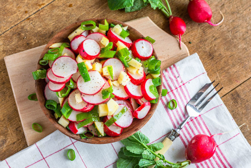 Knackiger Radieschensalat mit Apfel - schnelle Rezept-Idee