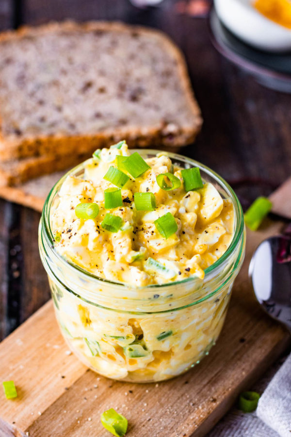 Leichter Eiersalat mit Joghurt (ohne Mayo)