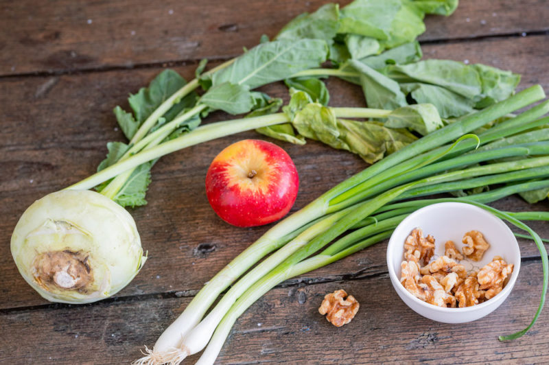 Knackgier Kohlrabisalat mit Apfel - schnell &amp; einfach