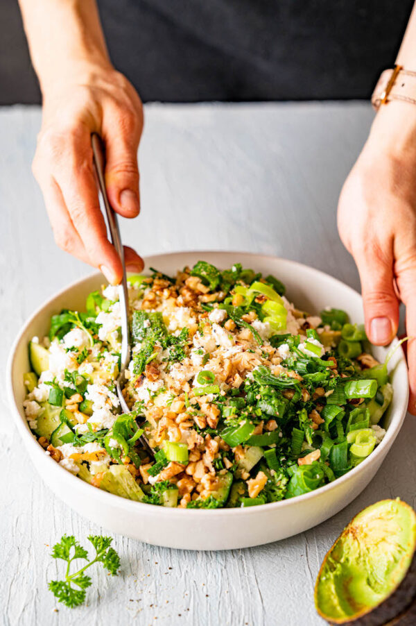 Gurken-Avocado-Salat mit Feta | schnell &amp; einfach