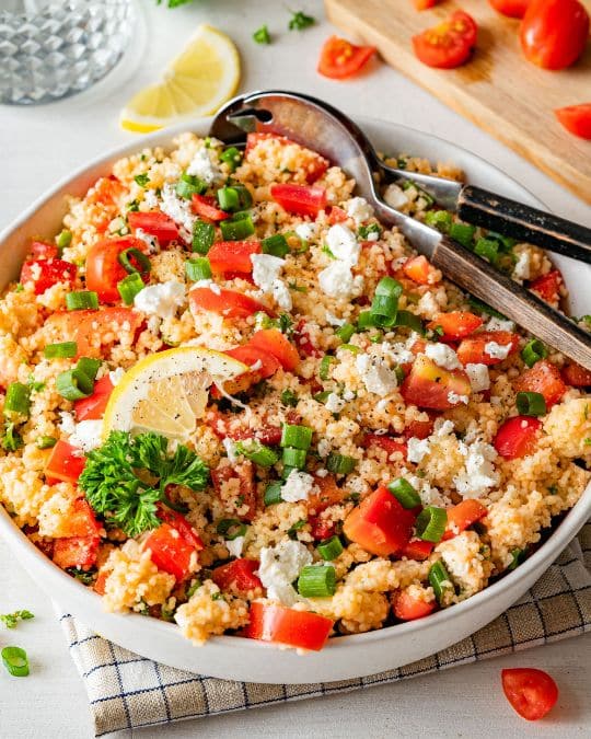 Couscous-Salat mit Feta.