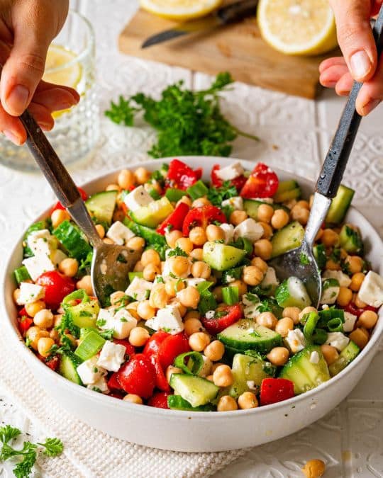 Kichererbsen-Salat mit Feta.