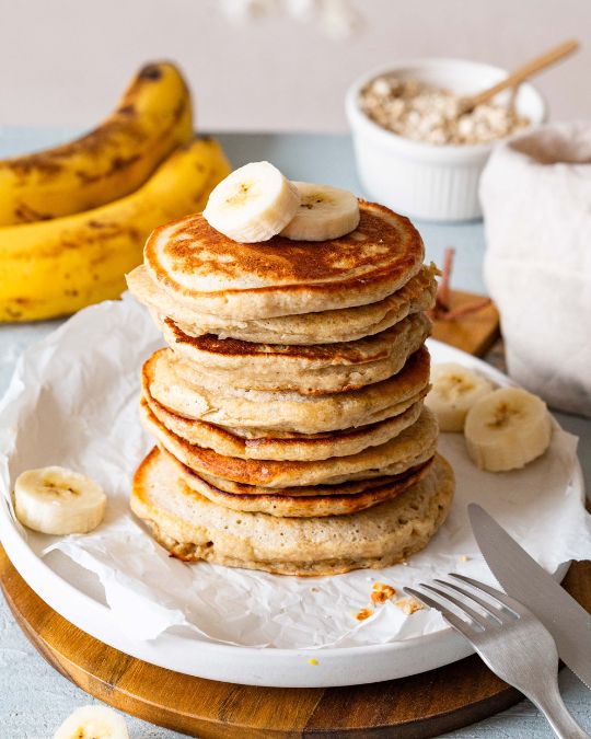 Gesunde Pancakes mit Banane und Haferflocken.