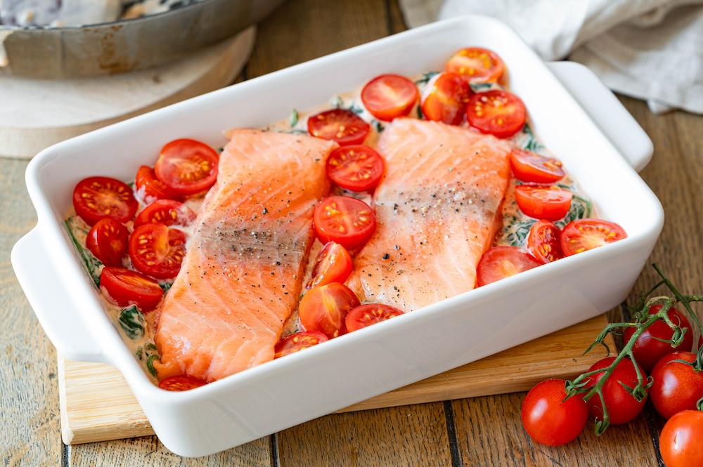 Ofenlachs mit Spinat und Tomaten