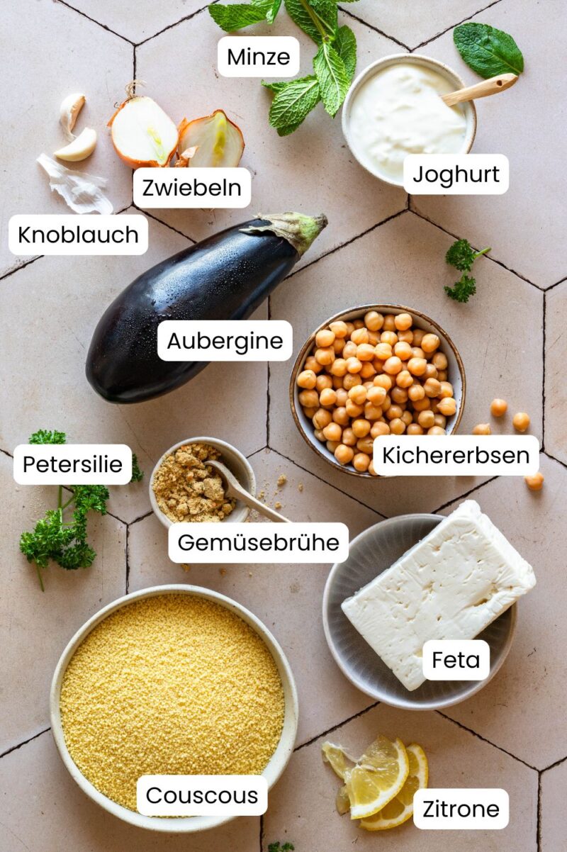 Couscous-Auberginen-Pfanne mit Joghurt-Minze-Dip Couscous-Auberginen-Pfanne mit Joghurt-Minze-Dip