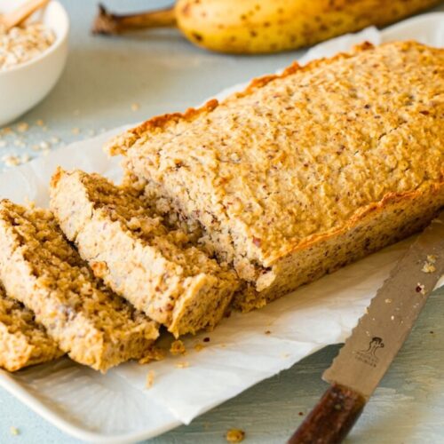 Bananenbrot mit Haferflocken.