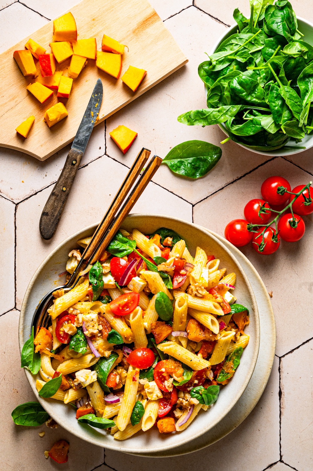 Herbstlicher Nudelsalat mit Kürbis.