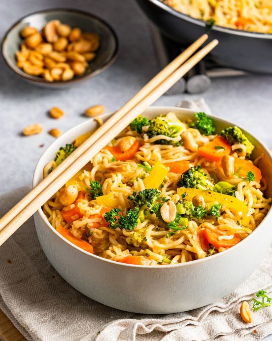 Mie Nudelpfanne mit Gemüse.