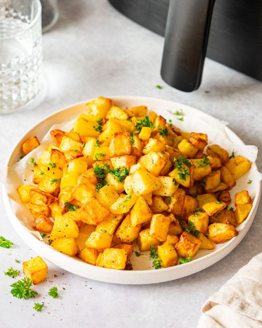 Kartoffelwürfel Heißluftfritteuse.