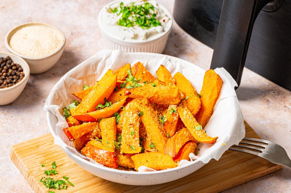 Kürbis-Pommes aus dem Airfryer.